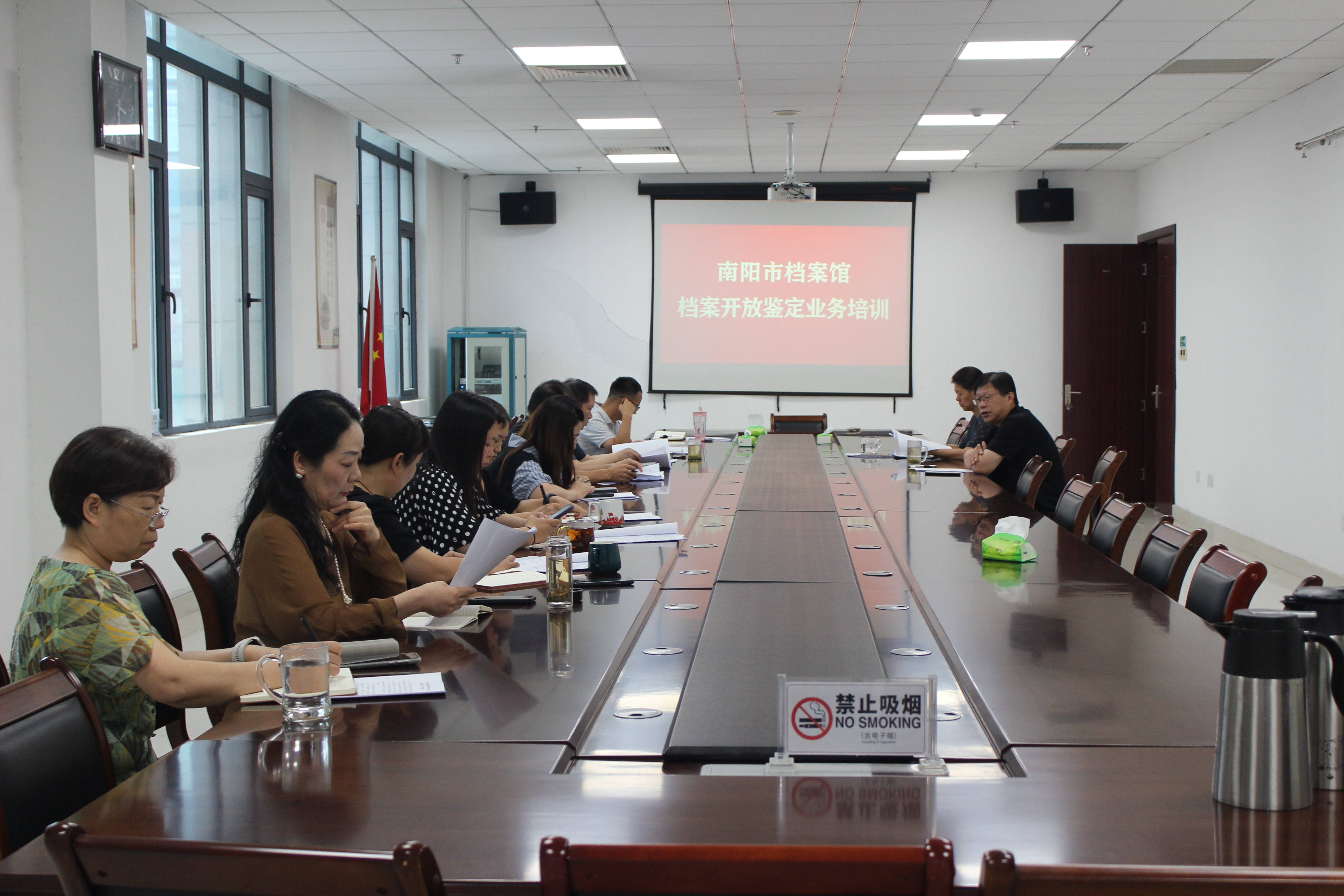 市档案馆积极稳妥推进档案开放工作